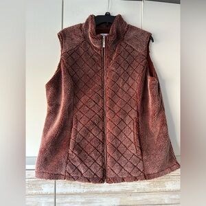 Women's Plush Quilted Vest - Rust